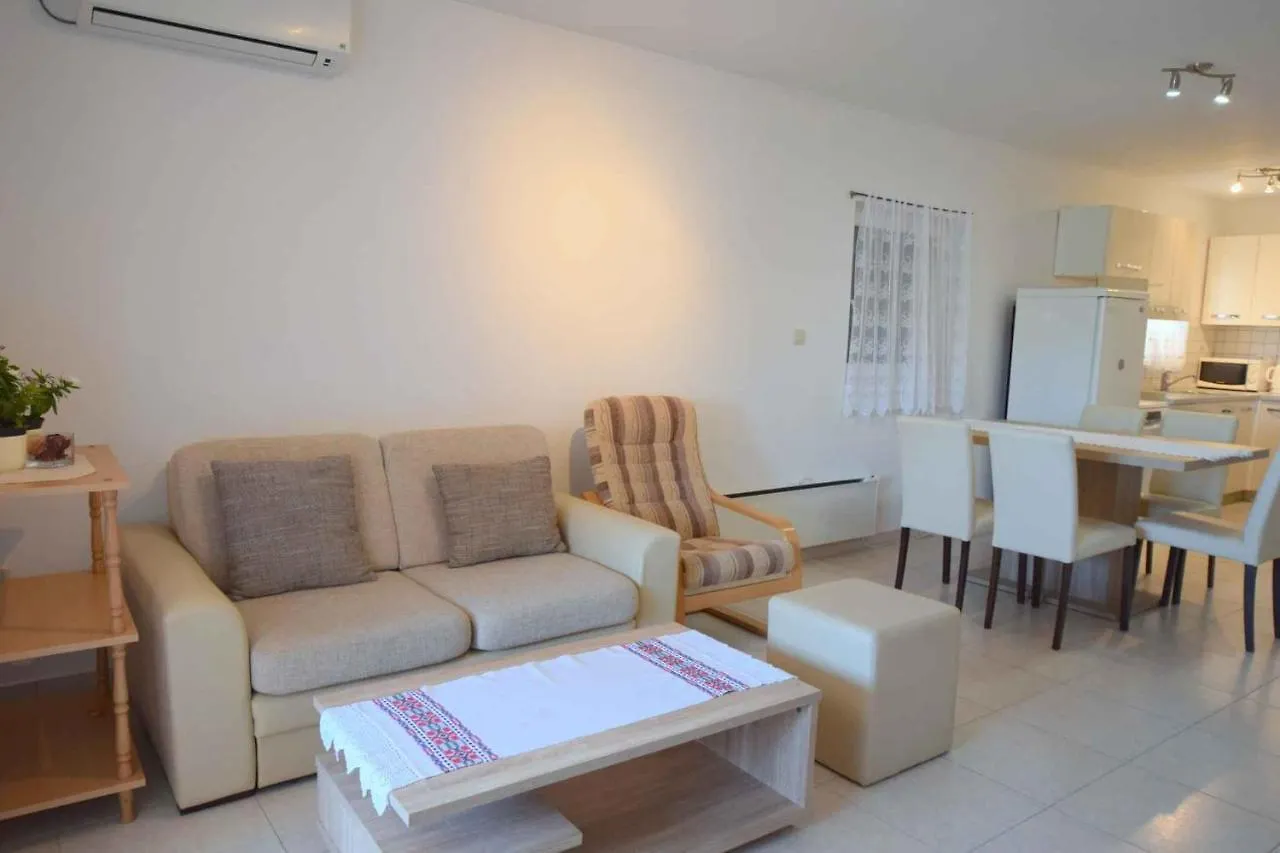 Apartment In Njivice/Insel Krk 13262 0*, נייביצה קרואטיה