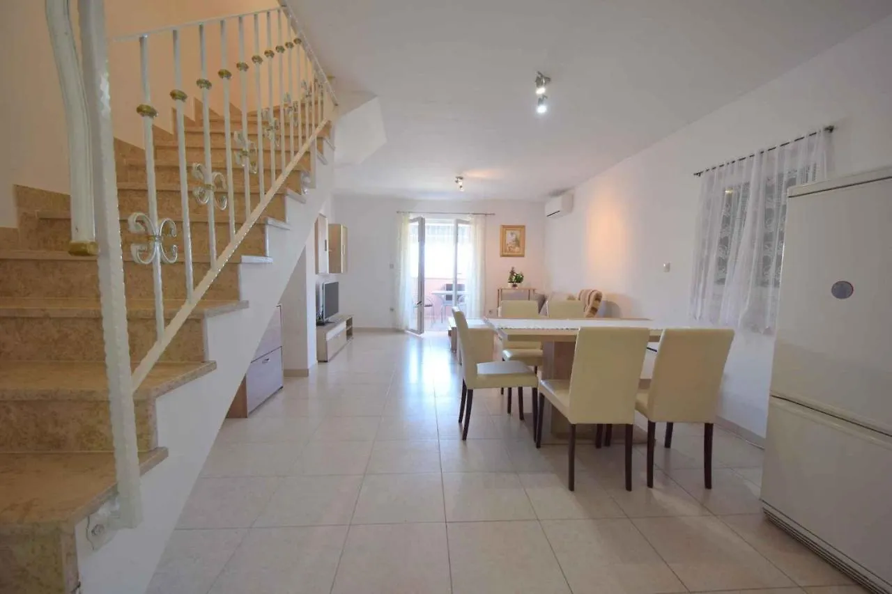 Apartment In Njivice/Insel Krk 13262