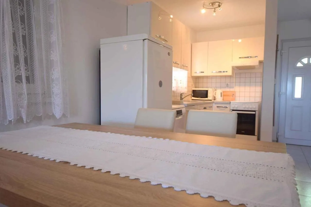 Apartment In Njivice/Insel Krk 13262